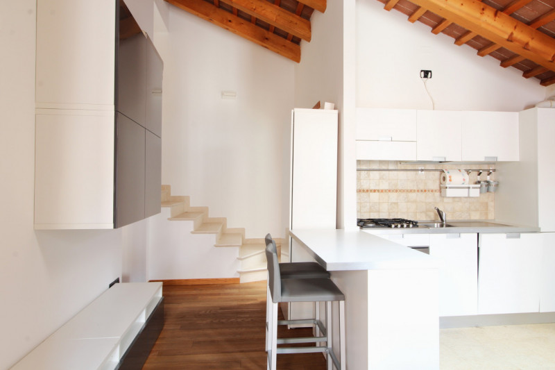 UBICAZIONE E CONTESTO

Nel cuore del centro storico, a pochi passi dalla prestigiosa Piazza dei S...