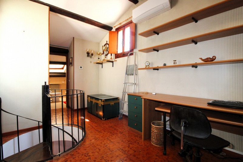 UBICAZIONE E CONTESTO

Nel cuore del centro storico di Vicenza, in una delle zone più ricercate e...