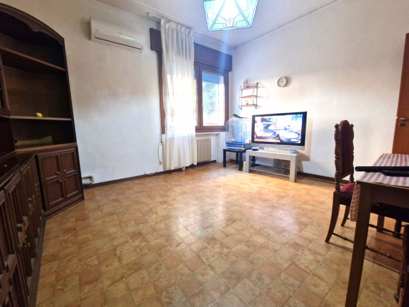 UBICAZIONE E CONTESTO

In zona comoda e ben servita di Vicenza, nelle immediate vicinanze dell’Os...