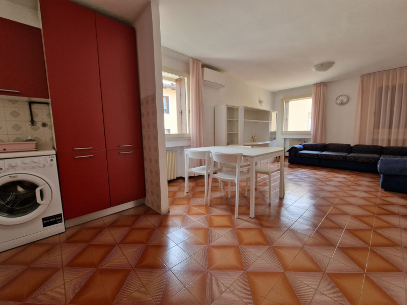 UBICAZIONE E CONTESTO

Nel centro di Vicenza, in posizione strategica comoda a tutti i principali...