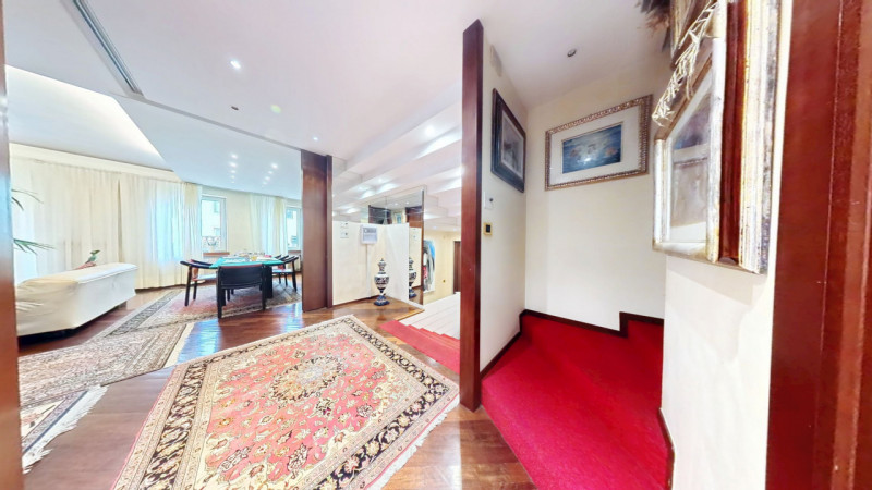 UBICAZIONE E CONTESTO

Nel cuore più autentico e prestigioso di Vicenza, affacciato direttamente ...