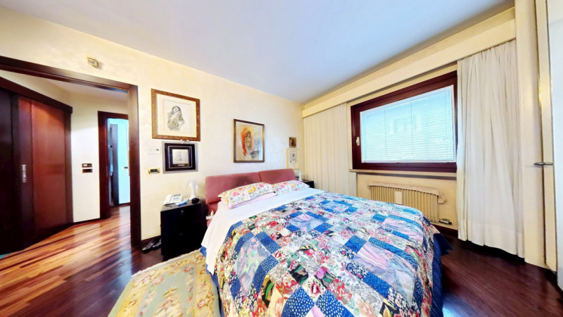 UBICAZIONE E CONTESTO

Nel cuore più autentico e prestigioso di Vicenza, affacciato direttamente ...