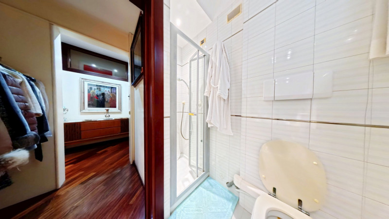 UBICAZIONE E CONTESTO

Nel cuore più autentico e prestigioso di Vicenza, affacciato direttamente ...