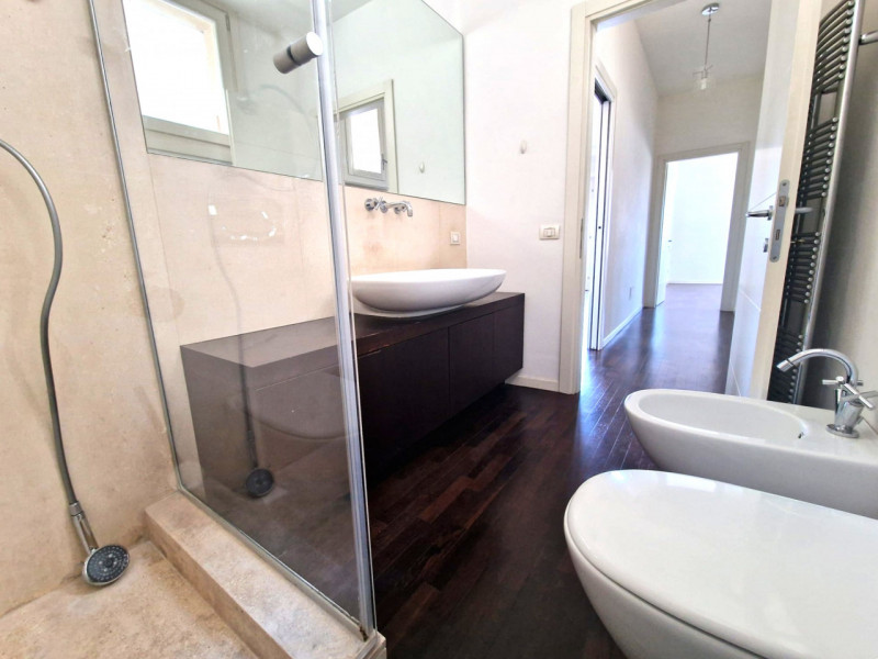 UBICAZIONE E CONTESTO

Nel quartiere San Marco, una delle zone residenziali più apprezzate e rich...