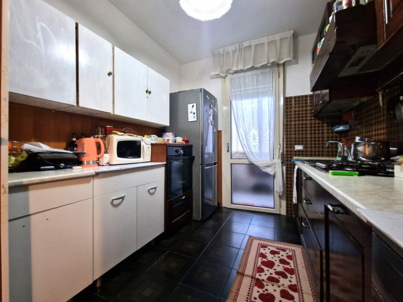 UBICAZIONE E CONTESTO

Nel comune di Longare, in posizione tranquilla e ben collegata ai principa...