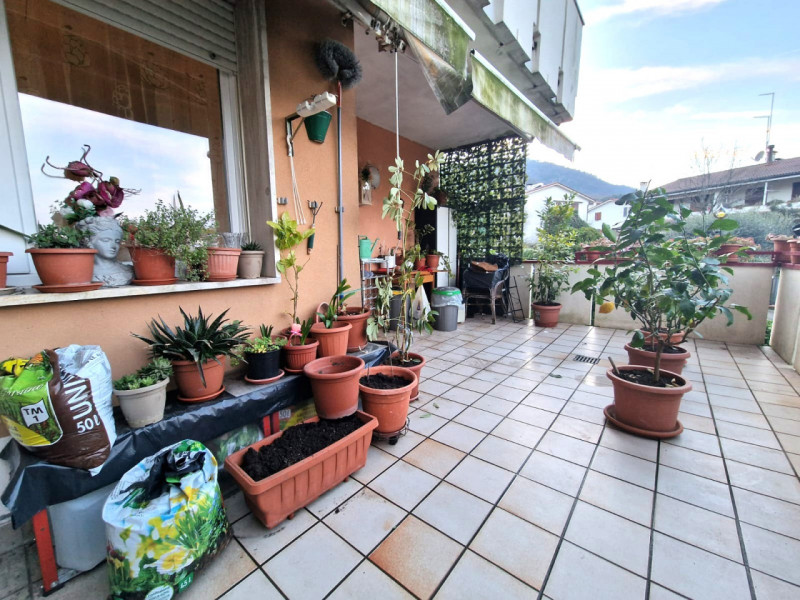 UBICAZIONE E CONTESTO

Nel comune di Longare, in posizione tranquilla e ben collegata ai principa...