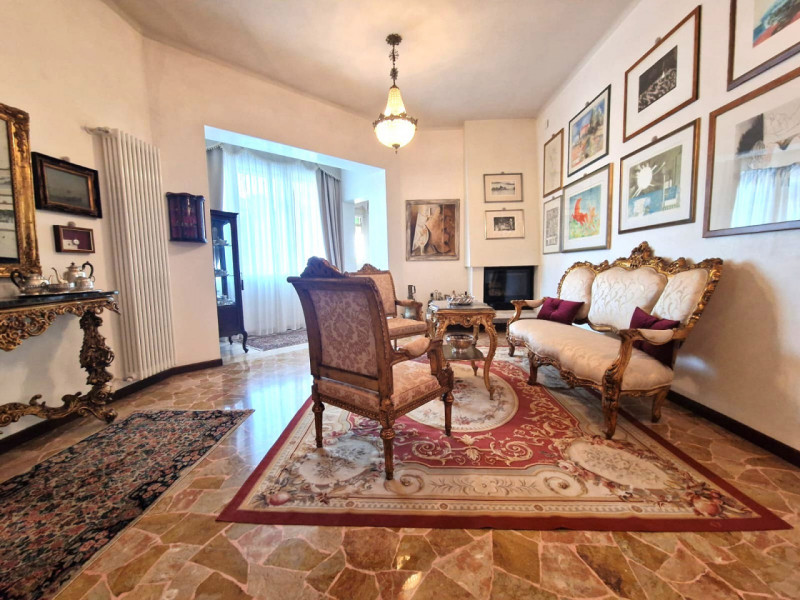 UBICAZIONE E CONTESTO

Nel cuore del centro storico di Vicenza, in una delle zone più ambite e co...