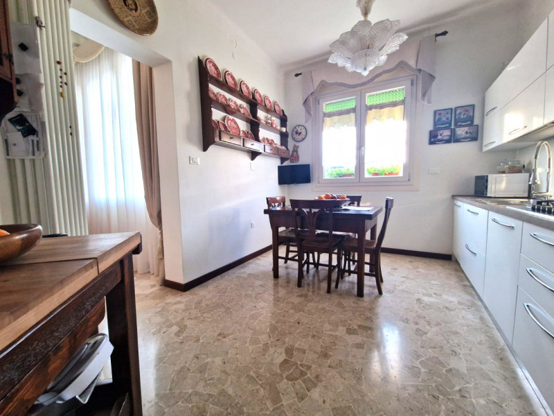 UBICAZIONE E CONTESTO

Nel cuore del centro storico di Vicenza, in una delle zone più ambite e co...