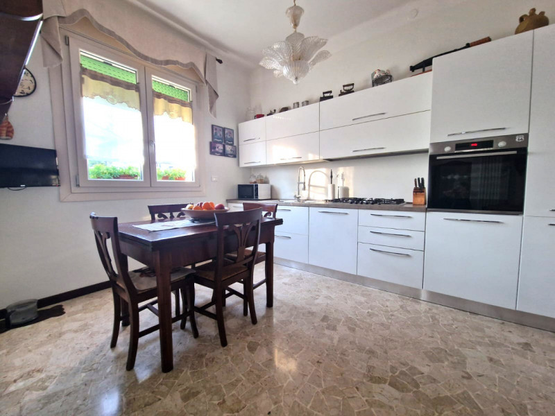 UBICAZIONE E CONTESTO

Nel cuore del centro storico di Vicenza, in una delle zone più ambite e co...