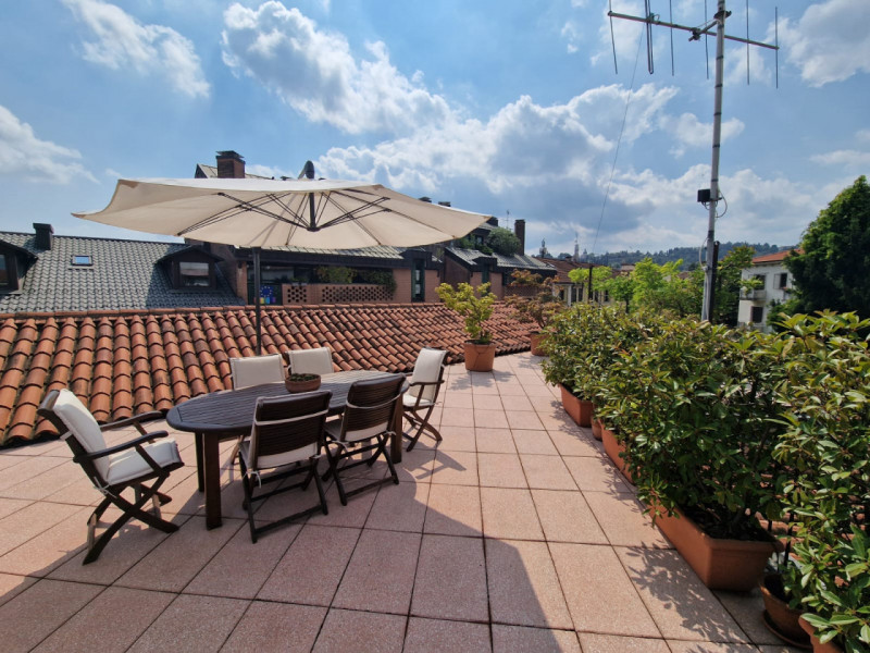 UBICAZIONE E CONTESTO

Nel cuore del centro storico di Vicenza, in una delle zone più ambite e co...