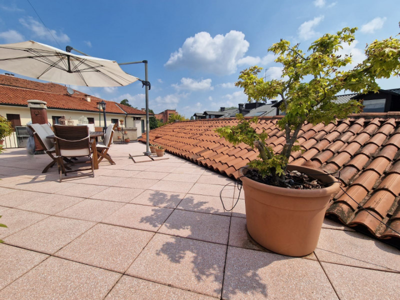 UBICAZIONE E CONTESTO

Nel cuore del centro storico di Vicenza, in una delle zone più ambite e co...