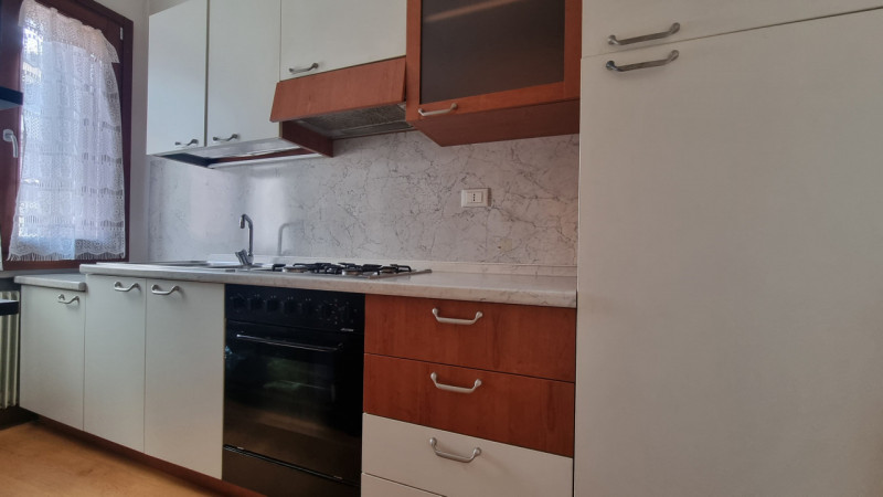 UBICAZIONE E CONTESTO

Nel cuore del centro storico di Vicenza, a pochi passi dalla prestigiosa B...