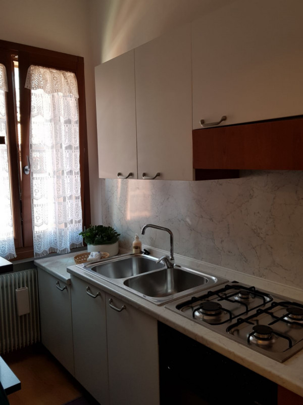 UBICAZIONE E CONTESTO

Nel cuore del centro storico di Vicenza, a pochi passi dalla prestigiosa B...