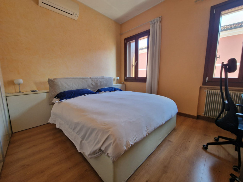 UBICAZIONE E CONTESTO

Nel cuore del centro storico di Vicenza, a pochi passi dalla prestigiosa B...