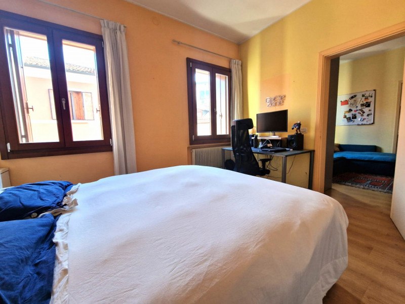 UBICAZIONE E CONTESTO

Nel cuore del centro storico di Vicenza, a pochi passi dalla prestigiosa B...