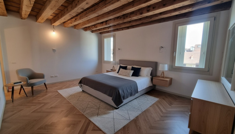 ATTICO CON TERRAZZA A TASCA - RISTRUTTURATO NEL 2024

UBICAZIONE E CONTESTO

Un'opportunità esclu...