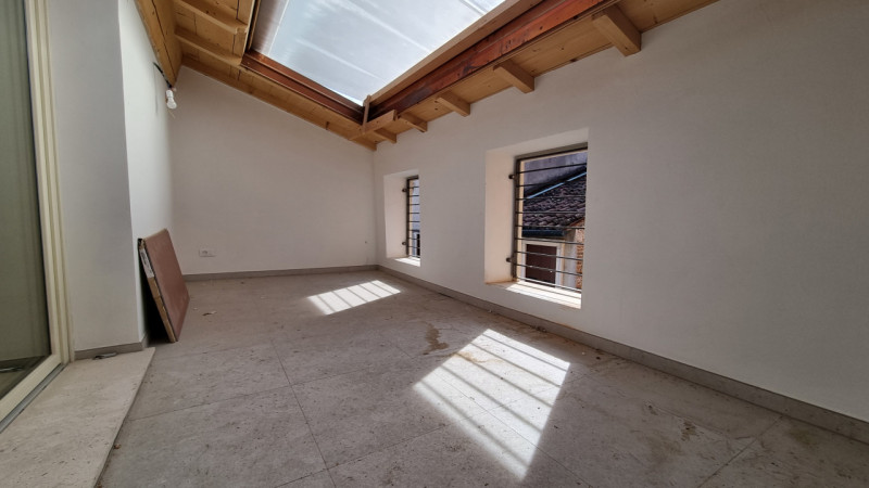 ATTICO CON TERRAZZA A TASCA - RISTRUTTURATO NEL 2024

UBICAZIONE E CONTESTO

Un'opportunità esclu...