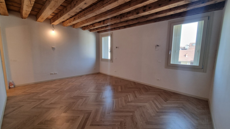 ATTICO CON TERRAZZA A TASCA - RISTRUTTURATO NEL 2024

UBICAZIONE E CONTESTO

Un'opportunità esclu...