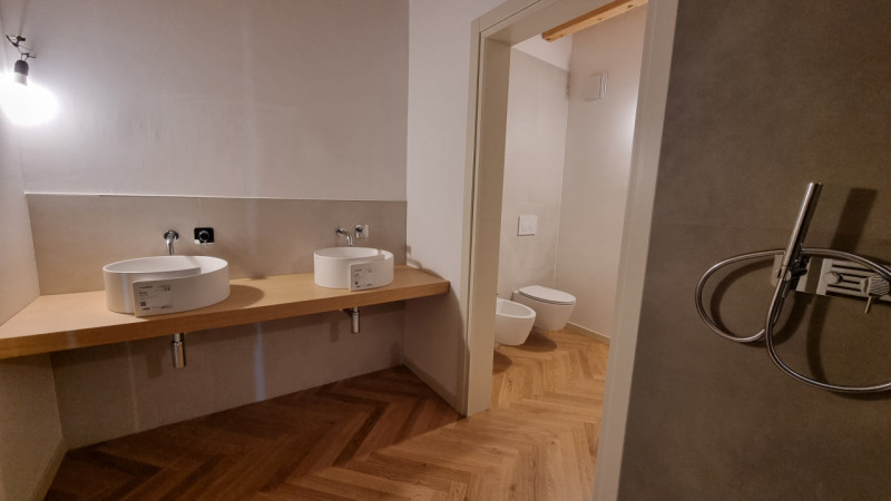 ATTICO CON TERRAZZA A TASCA - RISTRUTTURATO NEL 2024

UBICAZIONE E CONTESTO

Un'opportunità esclu...