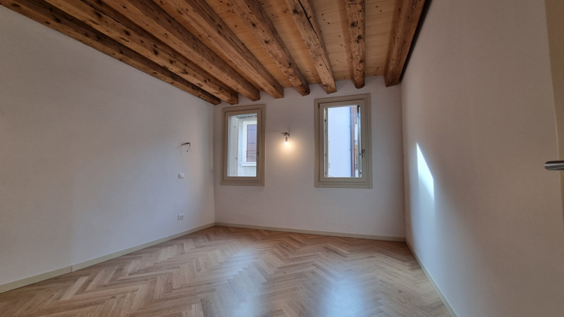 ATTICO CON TERRAZZA A TASCA - RISTRUTTURATO NEL 2024

UBICAZIONE E CONTESTO

Un'opportunità esclu...