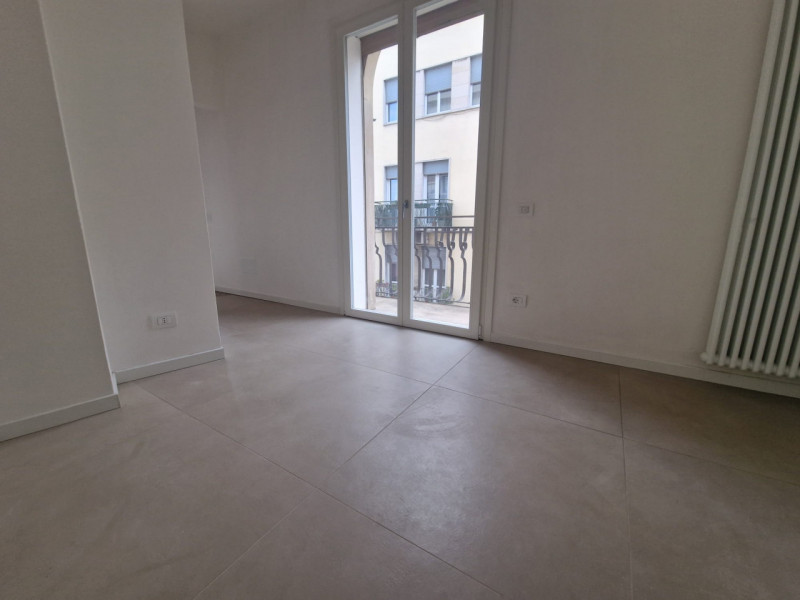 UBICAZIONE E CONTESTO

Nel cuore del centro storico di Vicenza, in Contrà San Pietro, a pochi pas...