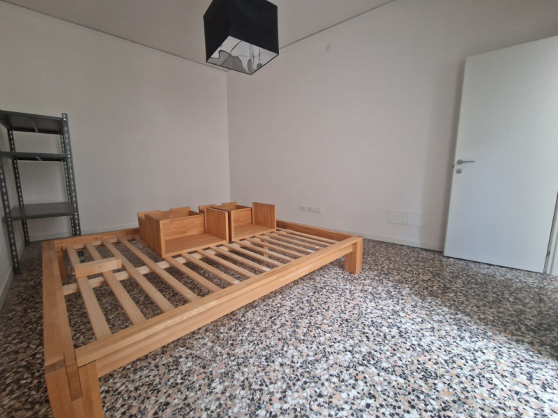 UBICAZIONE E CONTESTO

Nel cuore del centro storico di Vicenza, in Contrà San Pietro, a pochi pas...