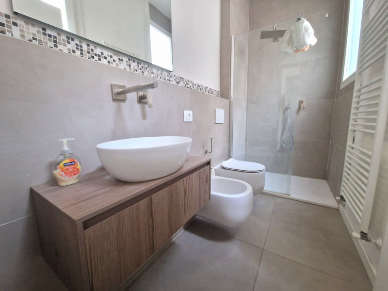 UBICAZIONE E CONTESTO

Nel cuore del centro storico di Vicenza, in Contrà San Pietro, a pochi pas...