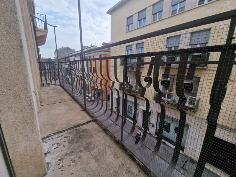 UBICAZIONE E CONTESTO

Nel cuore del centro storico di Vicenza, in Contrà San Pietro, a pochi pas...