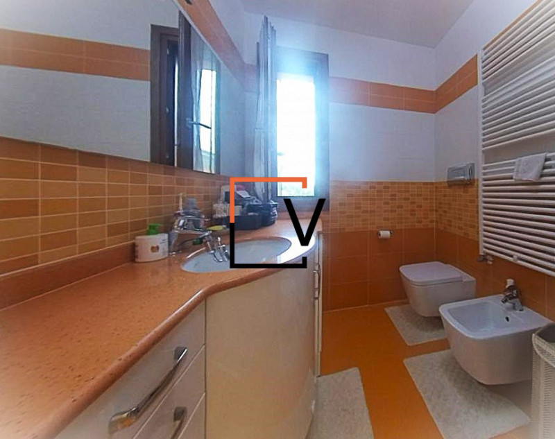 V375 - Proponiamo in vendita in pieno centro a Preganziol, appartamento duplex di ampia metratura...