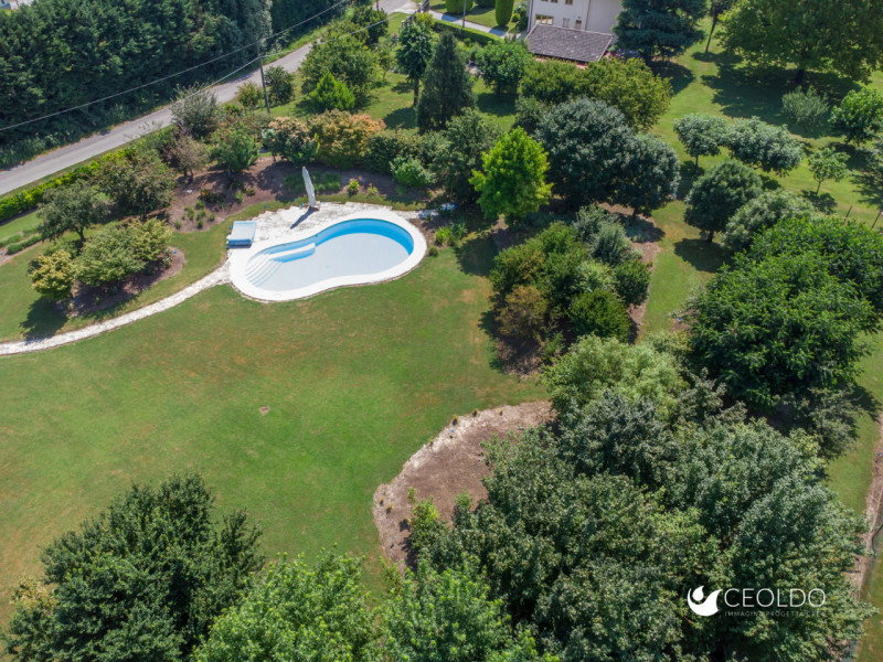 VIGONZA in località Peraga proponiamo in esclusiva una  villa bifamiliare intera di circa 430 mq ...