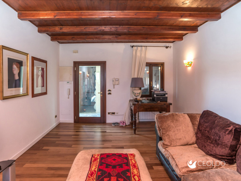 VIGONZA in località Peraga proponiamo in esclusiva una  villa bifamiliare intera di circa 430 mq ...