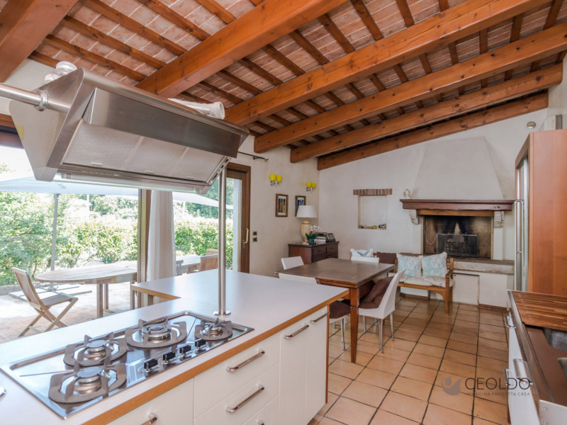 VIGONZA in località Peraga proponiamo in esclusiva una  villa bifamiliare intera di circa 430 mq ...