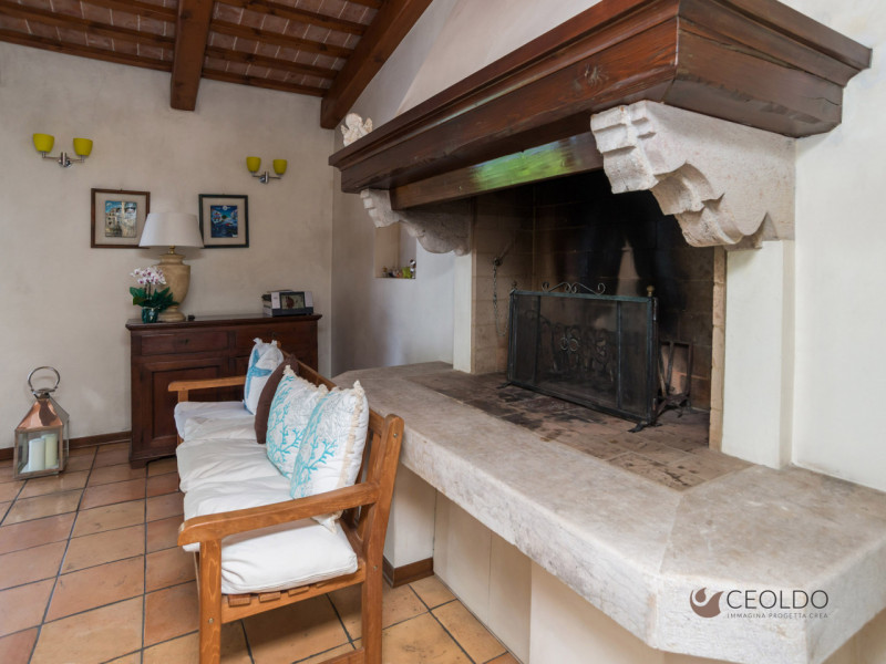 VIGONZA in località Peraga proponiamo in esclusiva una  villa bifamiliare intera di circa 430 mq ...
