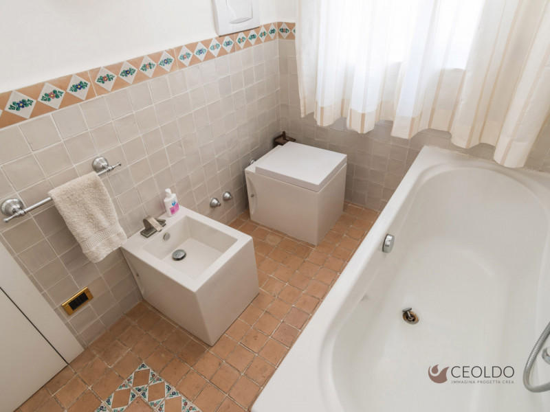 VIGONZA in località Peraga proponiamo in esclusiva una  villa bifamiliare intera di circa 430 mq ...
