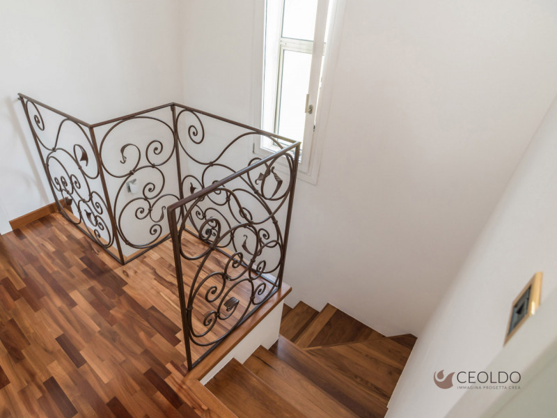 VIGONZA in località Peraga proponiamo in esclusiva una  villa bifamiliare intera di circa 430 mq ...