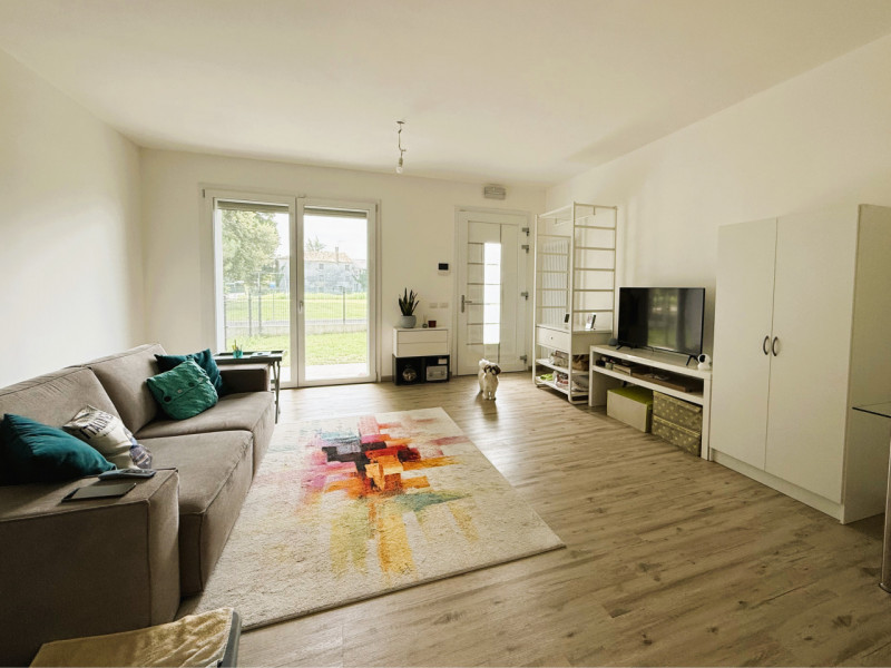 Splendida porzione di casa COMPLETAMENTE RISTRUTTURATA nel 2025 situata in un contesto verde e tr...