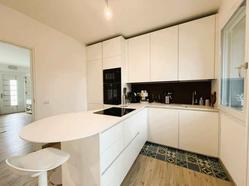 Splendida porzione di casa COMPLETAMENTE RISTRUTTURATA nel 2025 situata in un contesto verde e tr...