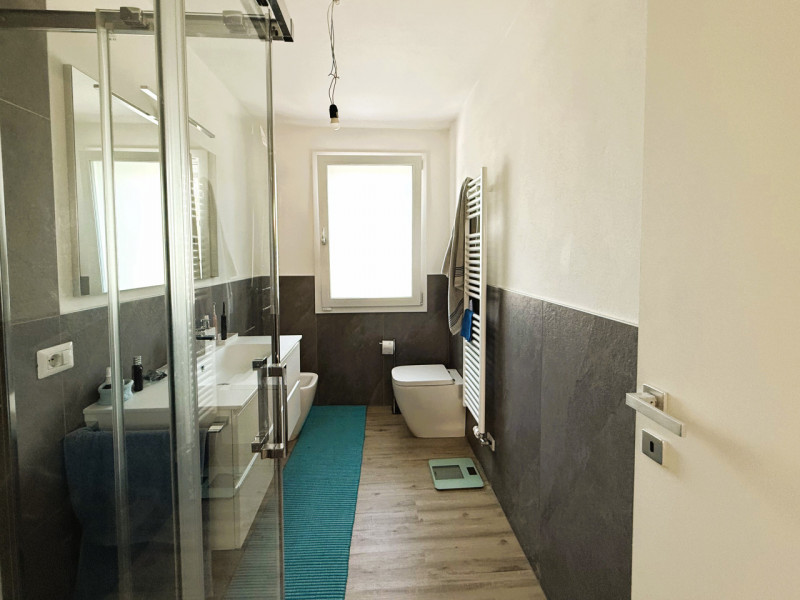 Splendida porzione di casa COMPLETAMENTE RISTRUTTURATA nel 2025 situata in un contesto verde e tr...