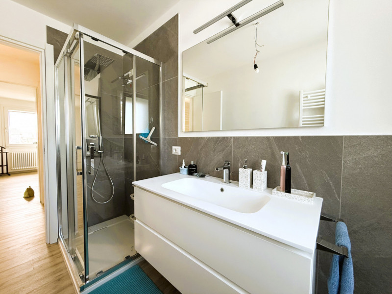 Splendida porzione di casa COMPLETAMENTE RISTRUTTURATA nel 2025 situata in un contesto verde e tr...