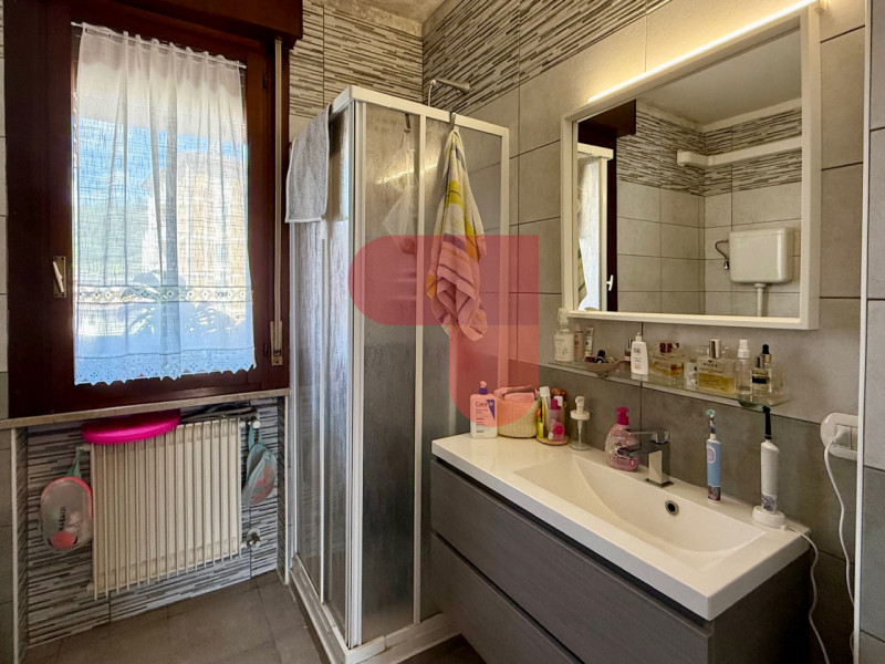 Scopri la tua nuova casa ideale nel cuore di Arzignano! 
Proponiamo in vendita un appartamento tr...