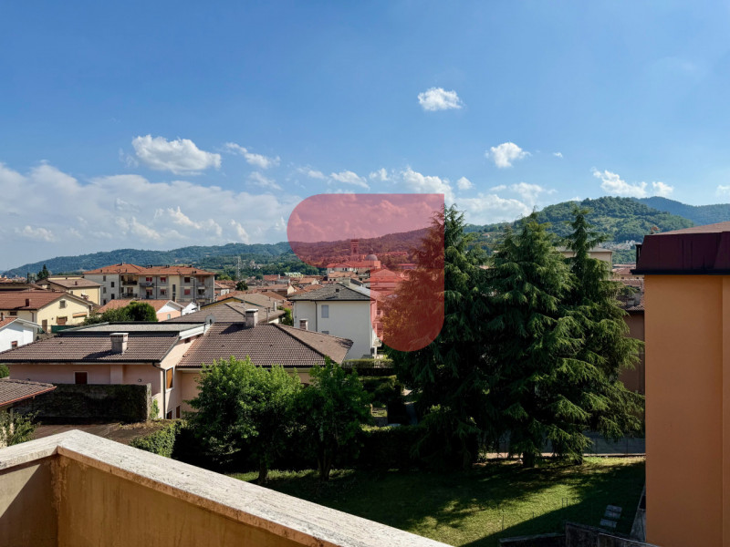 Scopri la tua nuova casa ideale nel cuore di Arzignano! 
Proponiamo in vendita un appartamento tr...