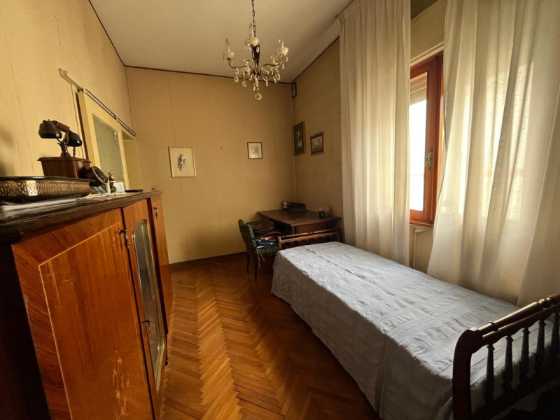 CROCEFISSO: Classe Energetica G - EPgl,nren 195,36 KWh/mq anno.
Casa singola di ampia metratura d...