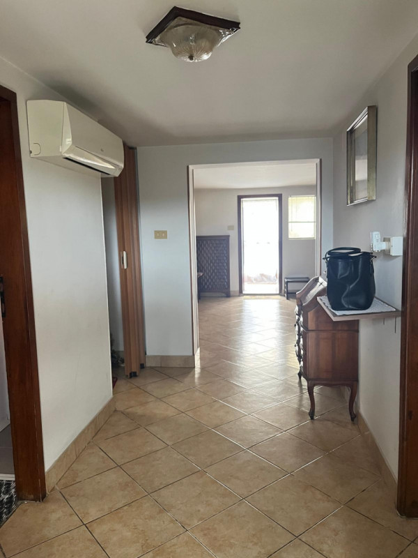 CROCEFISSO: Classe Energetica G - EPgl,nren 195,36 KWh/mq anno.
Casa singola di ampia metratura d...