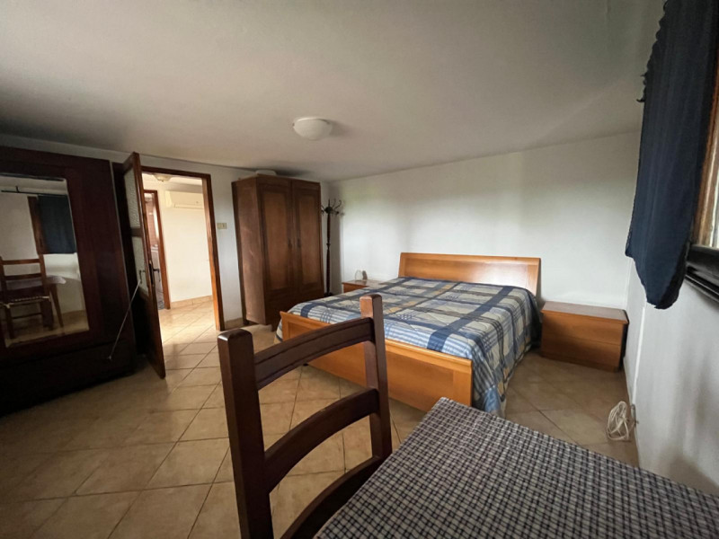 CROCEFISSO: Classe Energetica G - EPgl,nren 195,36 KWh/mq anno.
Casa singola di ampia metratura d...