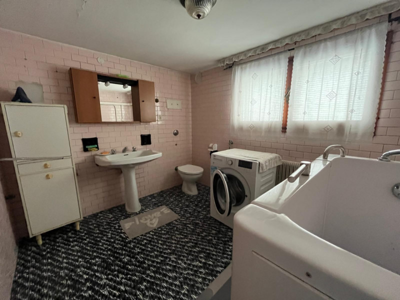 CROCEFISSO: Classe Energetica G - EPgl,nren 195,36 KWh/mq anno.
Casa singola di ampia metratura d...