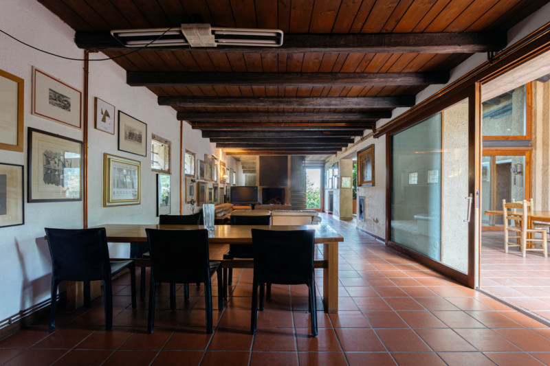 Prestigiosa tenuta sui Colli Euganei, tra Torreglia e Teolo, in incantevole posizione panoramica....