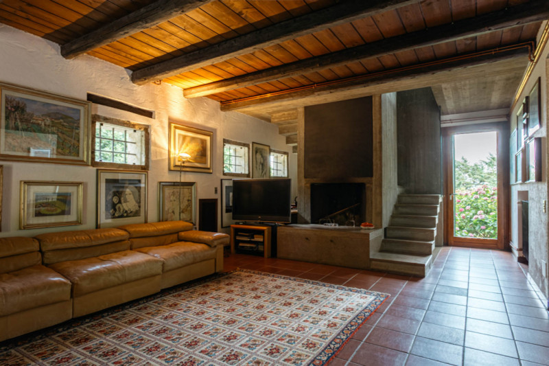 Prestigiosa tenuta sui Colli Euganei, tra Torreglia e Teolo, in incantevole posizione panoramica....