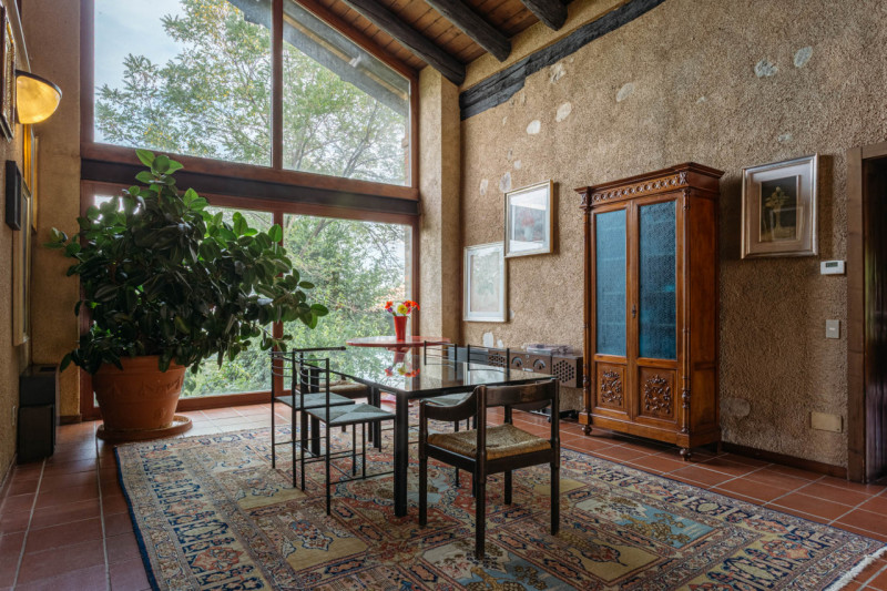 Prestigiosa tenuta sui Colli Euganei, tra Torreglia e Teolo, in incantevole posizione panoramica....