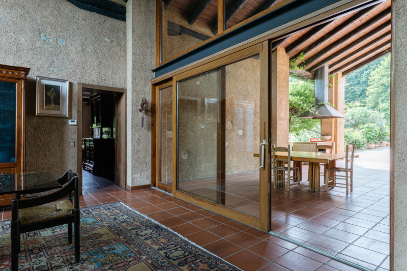 Prestigiosa tenuta sui Colli Euganei, tra Torreglia e Teolo, in incantevole posizione panoramica....