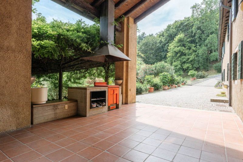 Prestigiosa tenuta sui Colli Euganei, tra Torreglia e Teolo, in incantevole posizione panoramica....